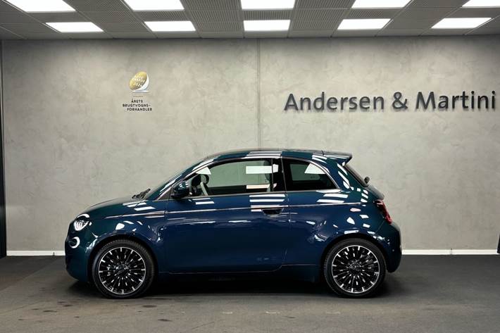 Grøn Fiat 500e fra 2023