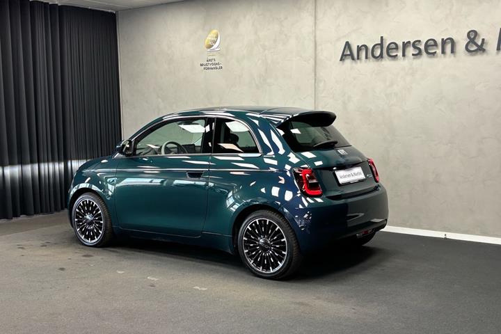 Grøn Fiat 500e fra 2023