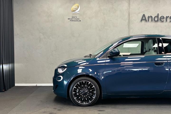 Grøn Fiat 500e fra 2023