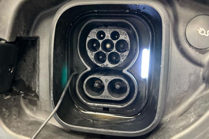 Sort Polestar 2 fra 2023