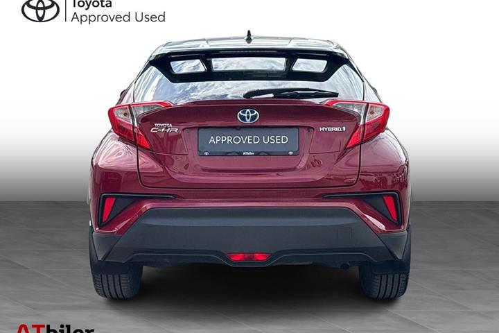 Rød Toyota C-HR fra 2018