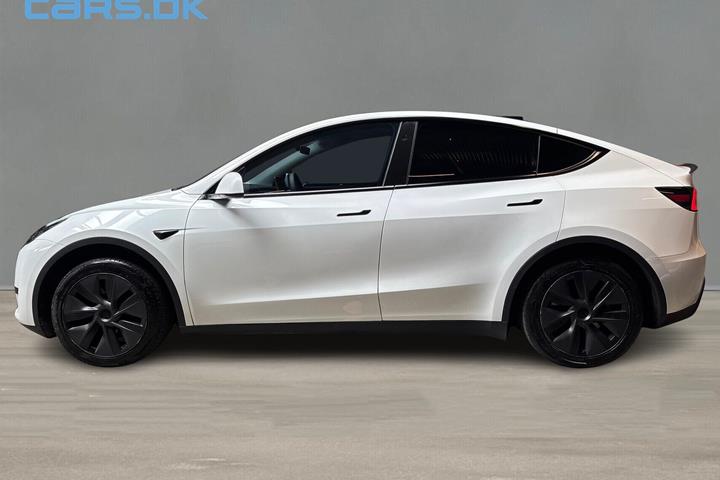 Hvid Tesla Model Y fra 2025