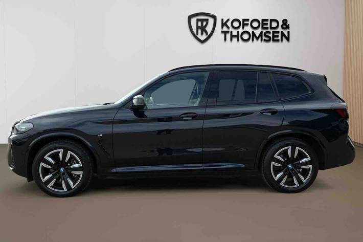 Sort BMW iX3 fra 2025