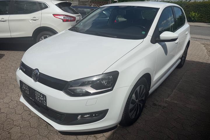 Hvid VW Polo fra 2015 set udefra