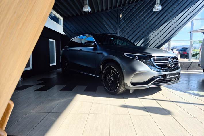 Grå Mercedes EQC400 fra 2023