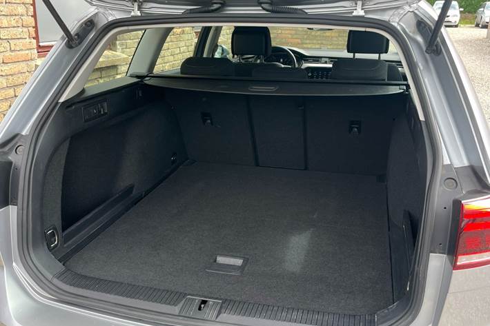 Sølv VW Passat fra 2020