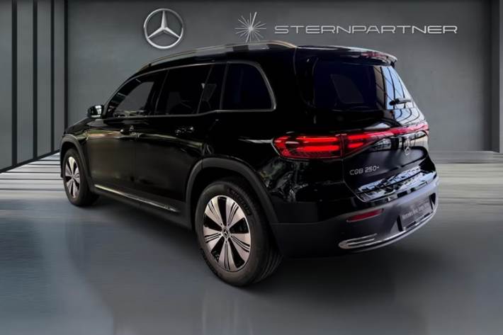 Sort Mercedes EQB250+ fra 2025