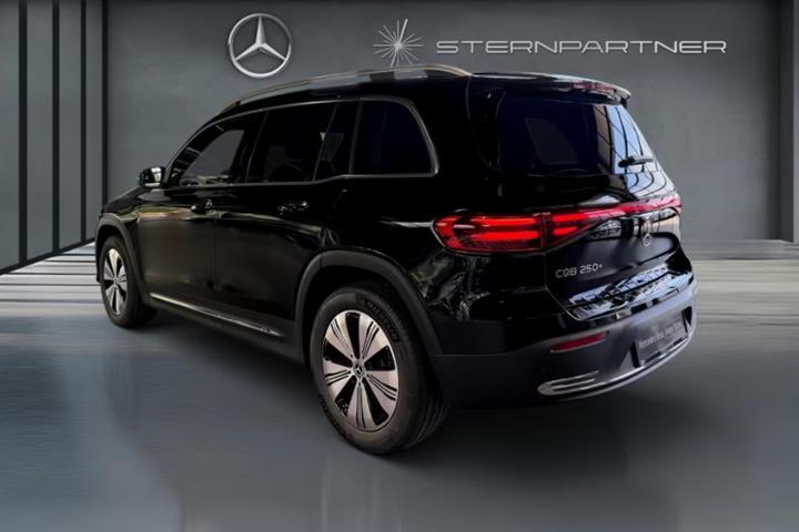 Sort Mercedes EQB250+ fra 2025