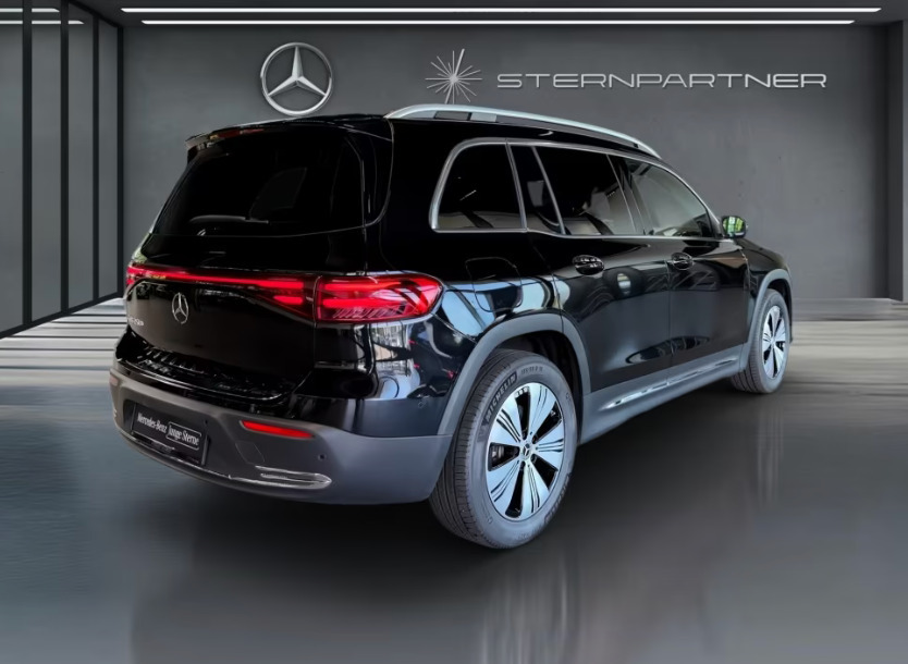 Sort Mercedes EQB250+ fra 2025
