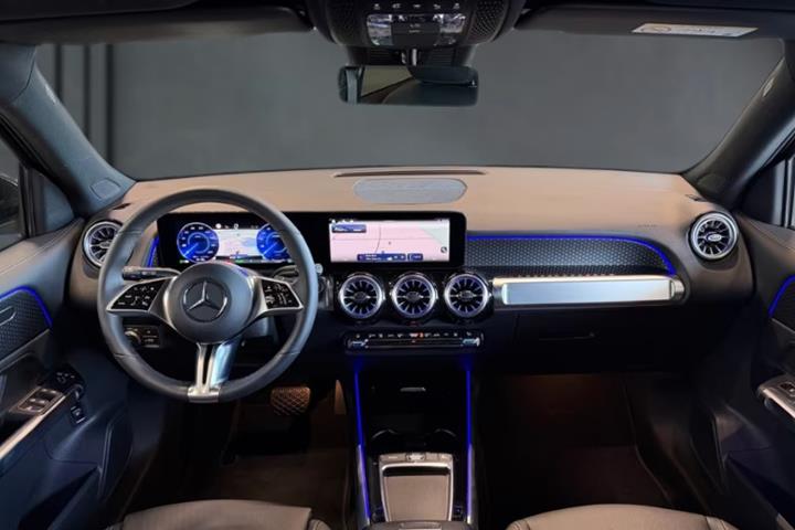 Sort Mercedes EQB250+ fra 2025