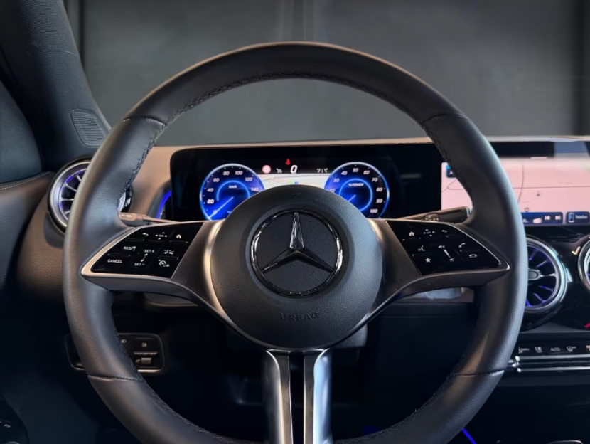 Sort Mercedes EQB250+ fra 2025