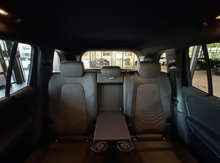 Sort Mercedes EQB250+ fra 2025