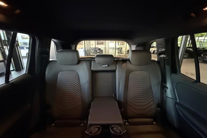 Sort Mercedes EQB250+ fra 2025