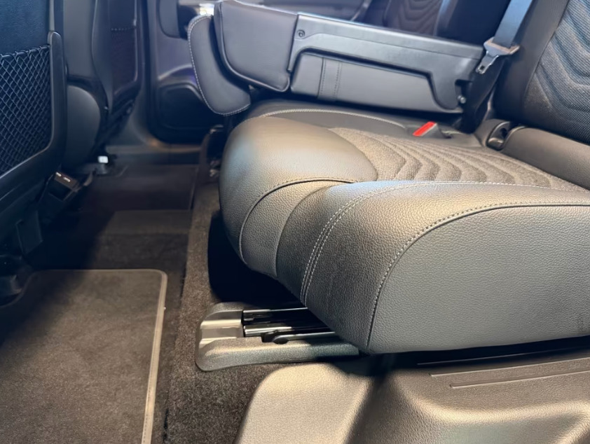 Sort Mercedes EQB250+ fra 2025