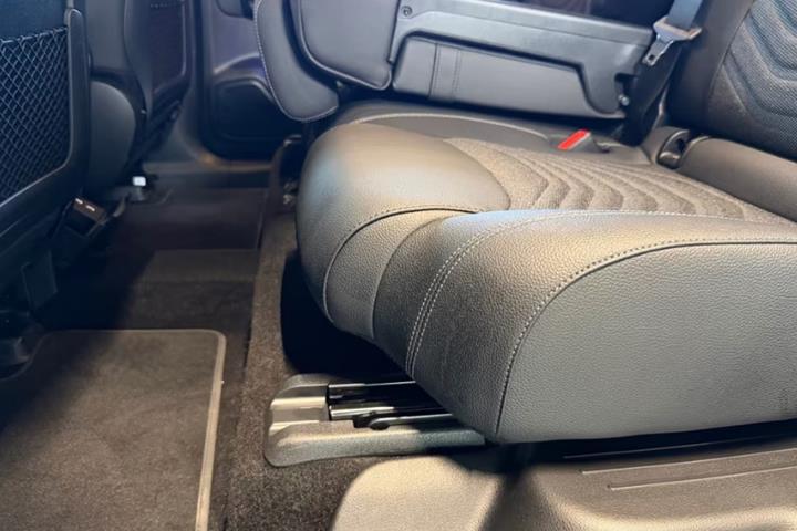Sort Mercedes EQB250+ fra 2025
