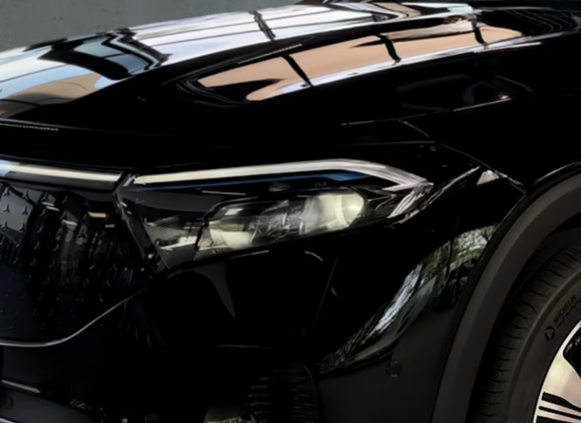 Sort Mercedes EQB250+ fra 2025