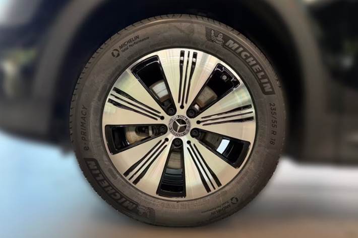 Sort Mercedes EQB250+ fra 2025