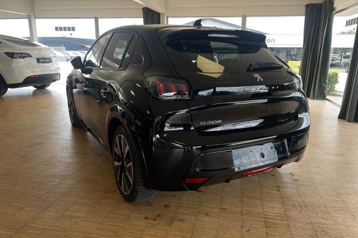 Grøn Peugeot e-208 fra 2022