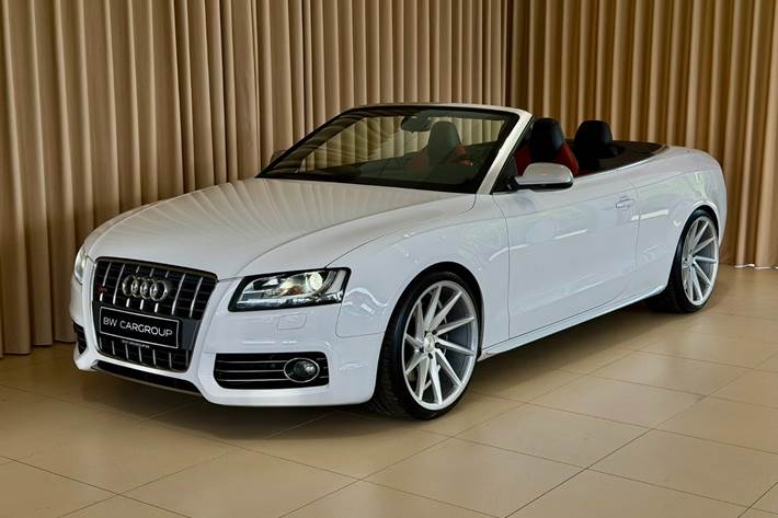 Hvid Audi S5 fra 2010