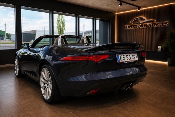 Blå Jaguar F-Type fra 2014