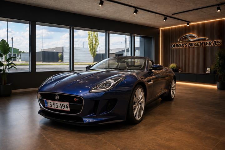 Blå Jaguar F-Type fra 2014