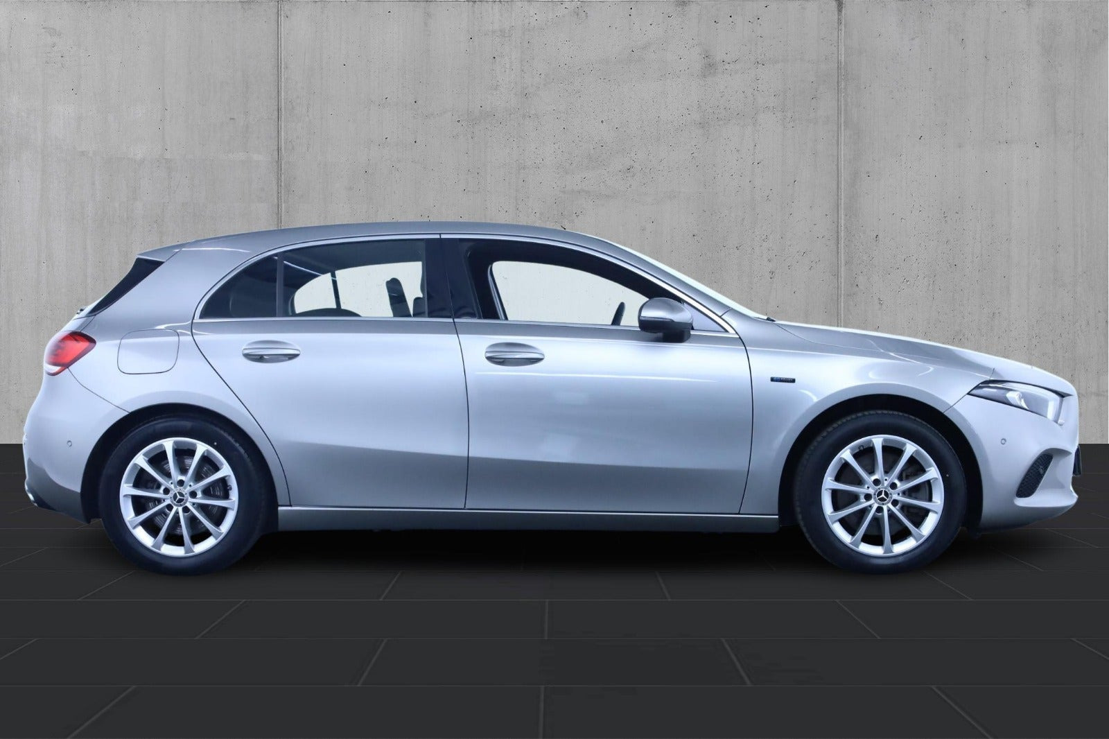 Orange Mercedes A250 e fra 2020