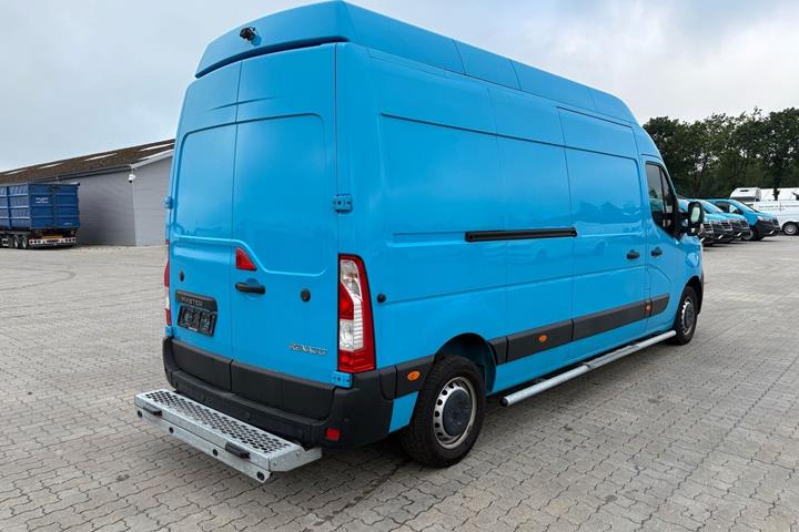 Blå Renault Master IV T35 fra 2023