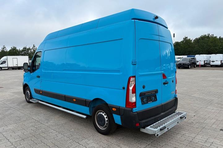 Blå Renault Master IV T35 fra 2023