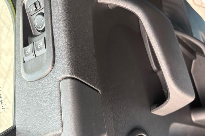 Blå Renault Master IV T35 fra 2023