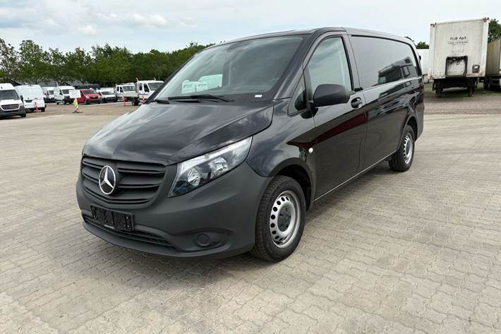 Sort Mercedes Vito 114 fra 2021
