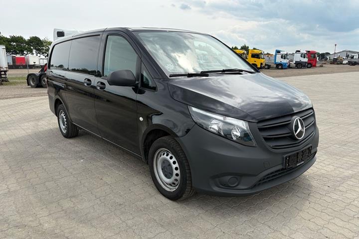Sort Mercedes Vito 114 fra 2021