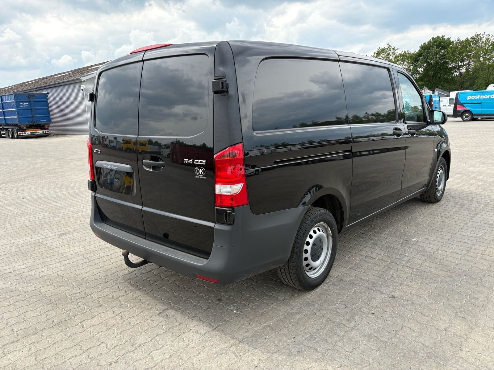 Sort Mercedes Vito 114 fra 2021