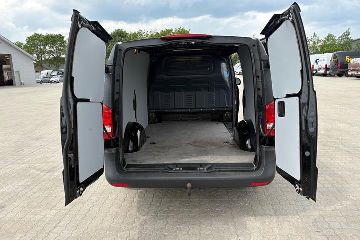Sort Mercedes Vito 114 fra 2021