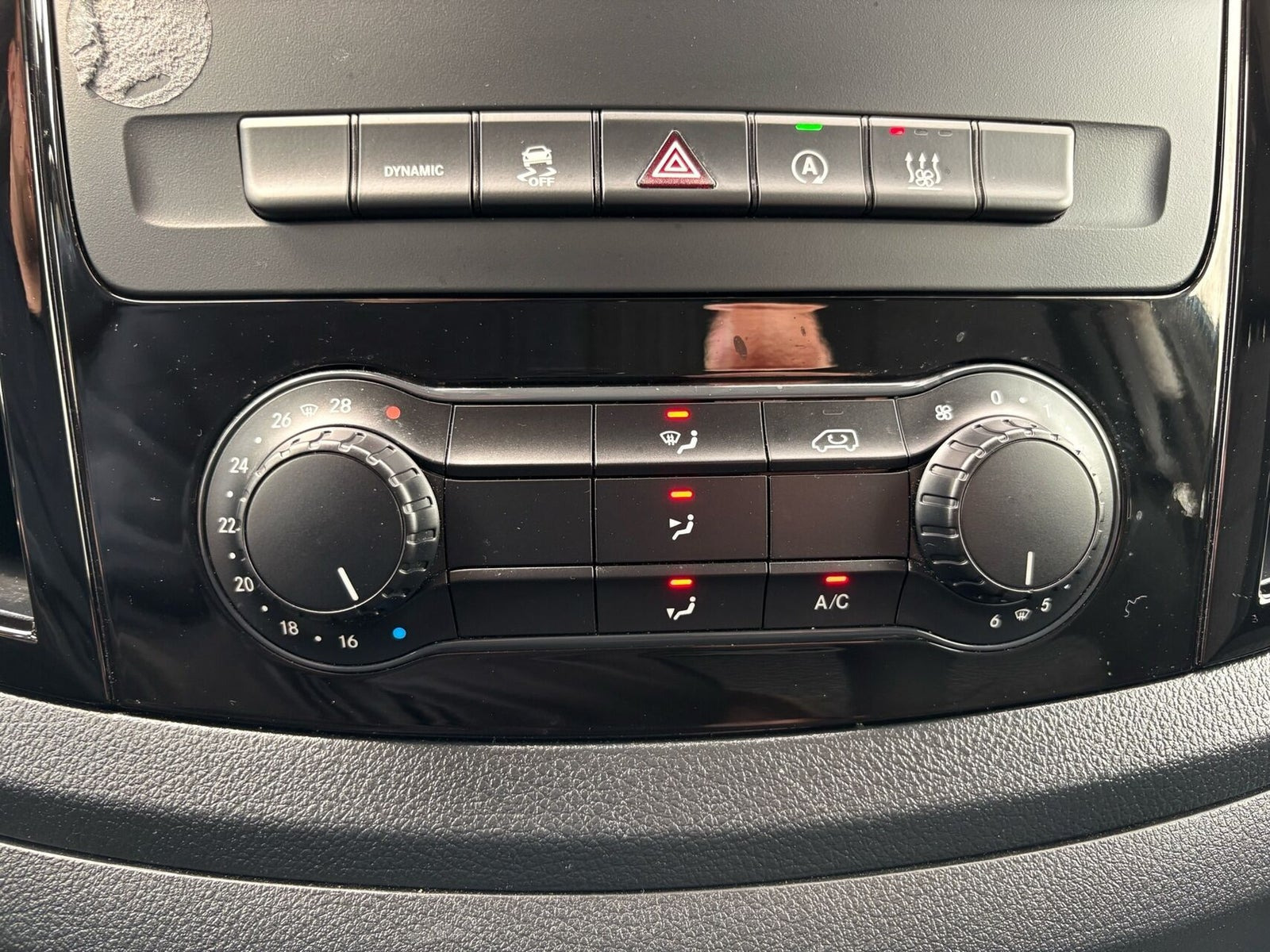Sort Mercedes Vito 114 fra 2021
