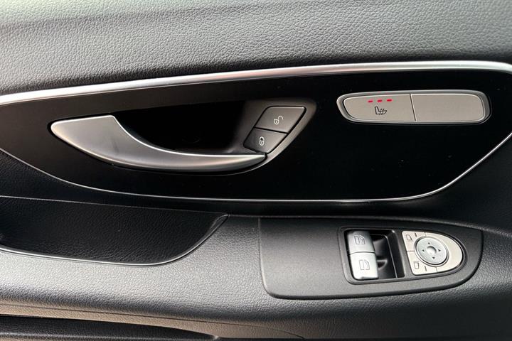 Sort Mercedes Vito 114 fra 2021