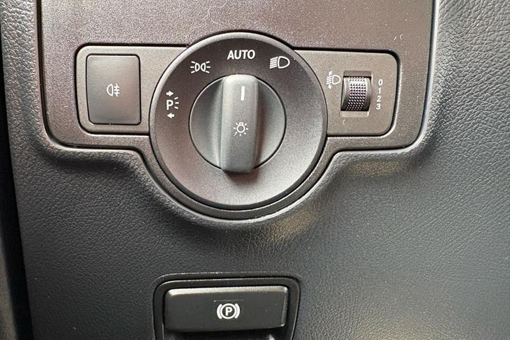 Sort Mercedes Vito 114 fra 2021