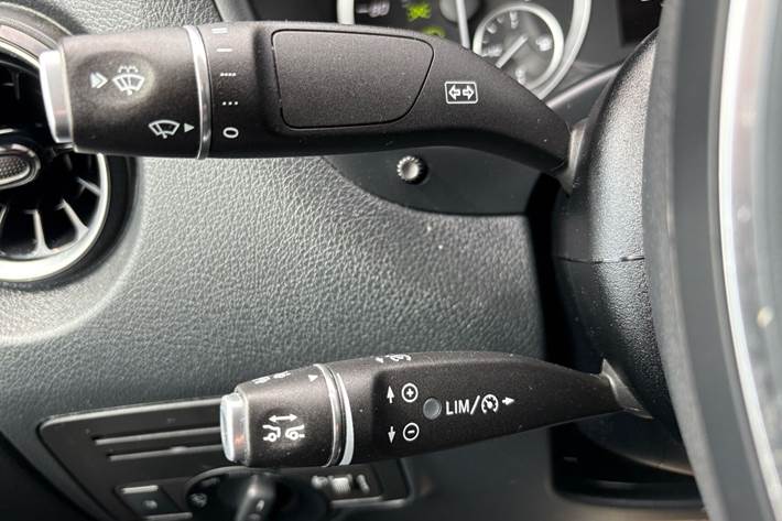 Sort Mercedes Vito 114 fra 2021