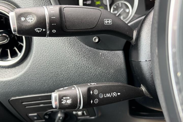 Sort Mercedes Vito 114 fra 2021