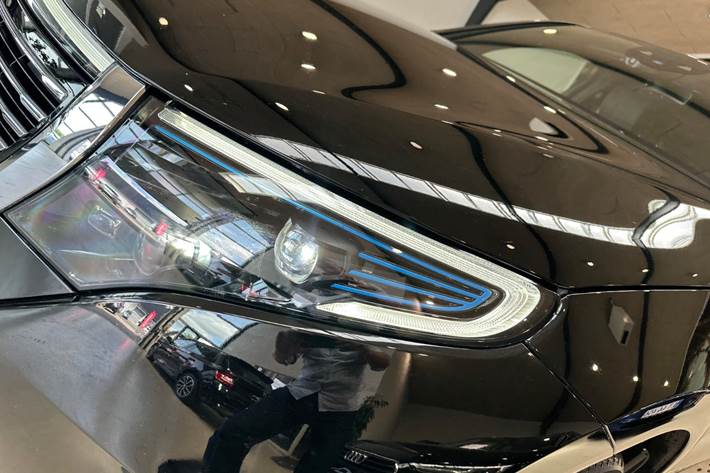 Sort Mercedes EQC400 fra 2022