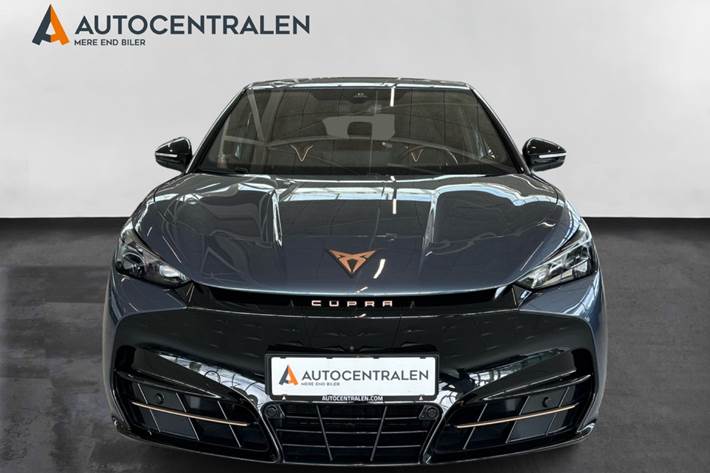Blå Cupra Tavascan fra 2024