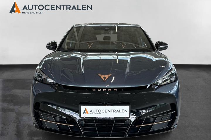 Blå Cupra Tavascan fra 2024