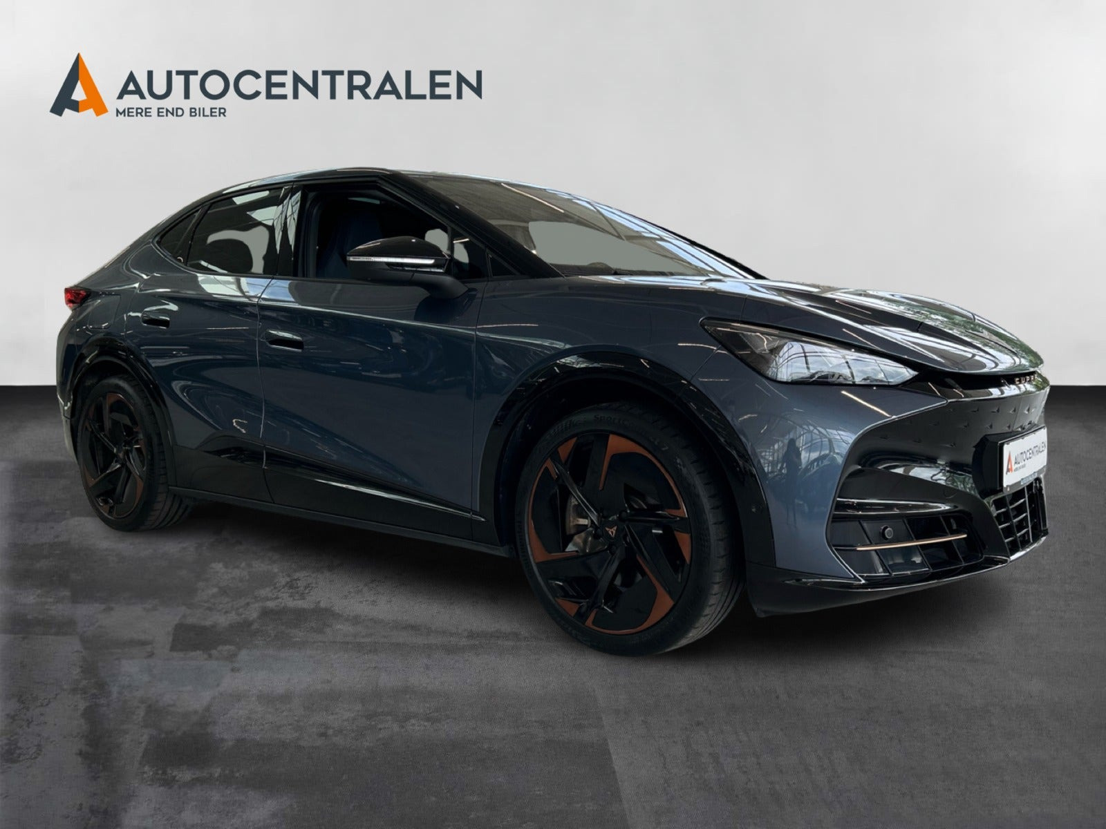 Blå Cupra Tavascan fra 2024