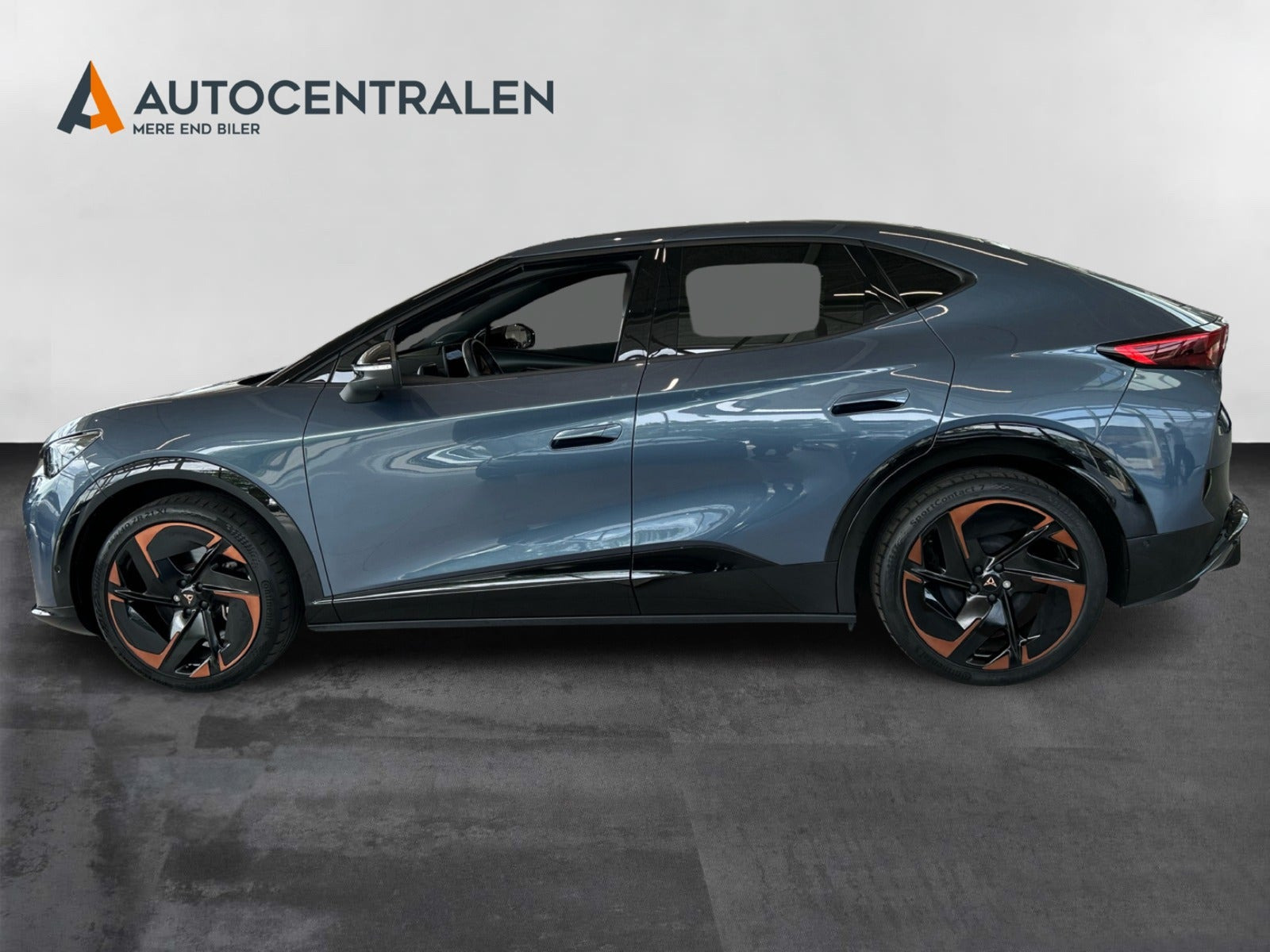 Blå Cupra Tavascan fra 2024