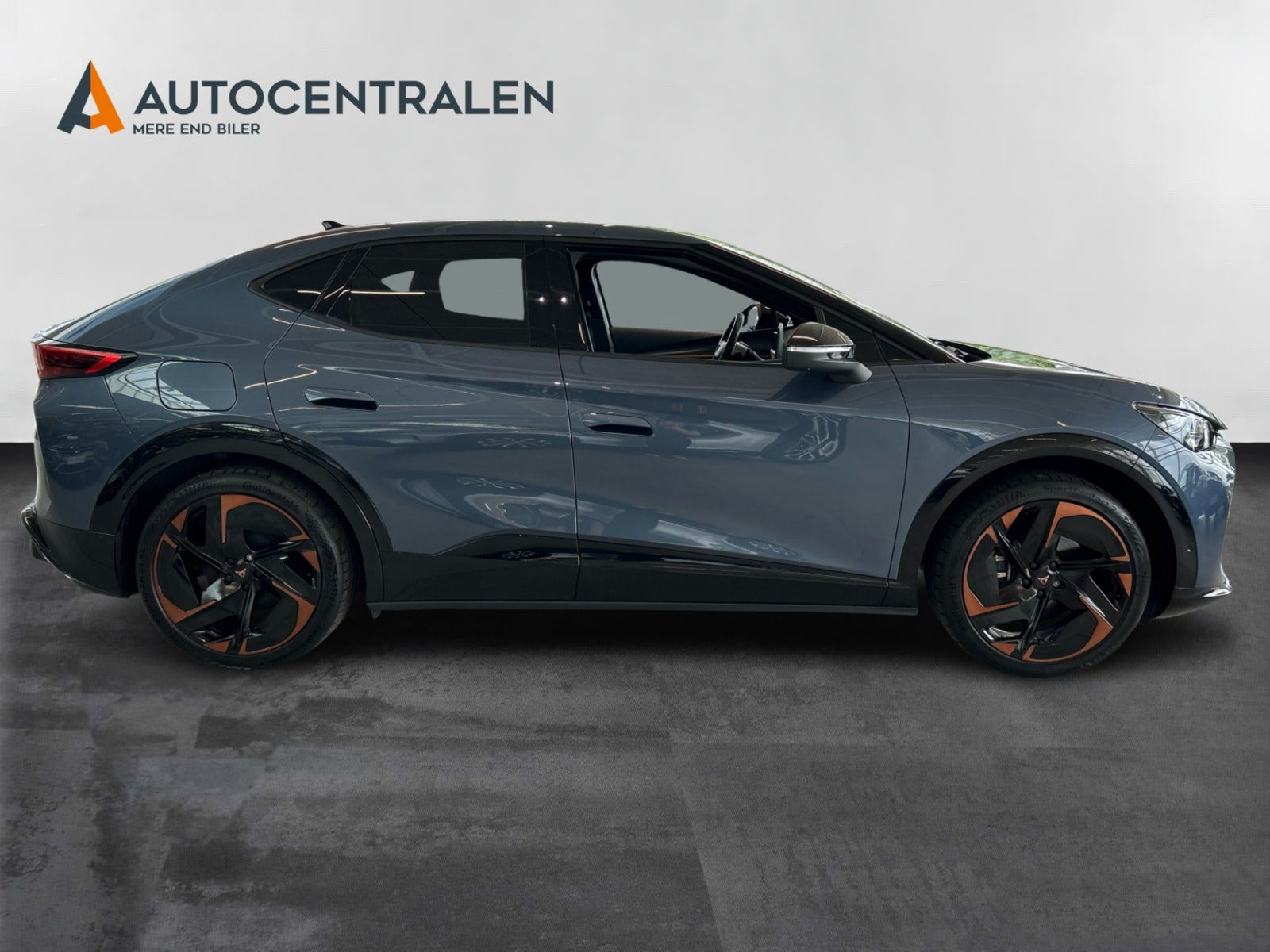 Blå Cupra Tavascan fra 2024