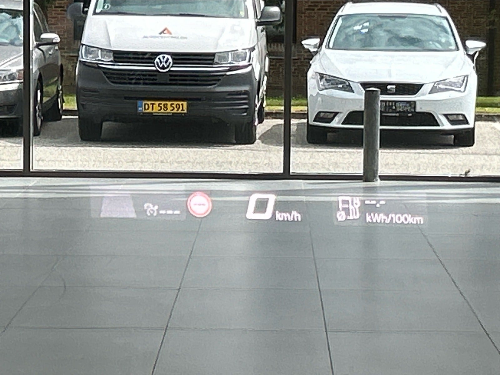 Blå Cupra Tavascan fra 2024