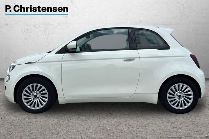 Hvid Fiat 500e fra 2023