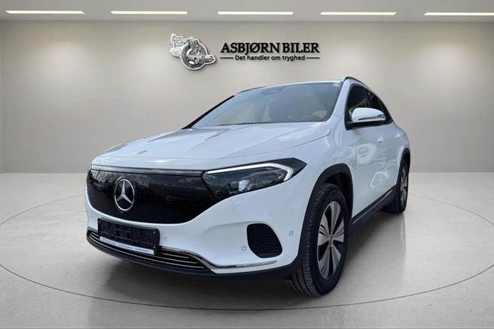 Hvid Mercedes EQA300 fra 2025 set udefra