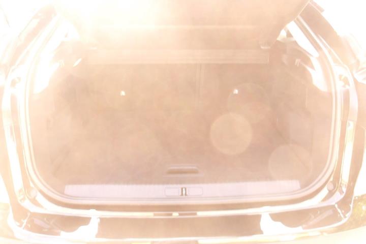 Sort Citroën C4 X fra 2024