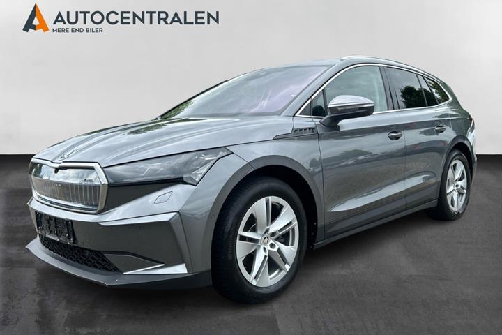 Grå Skoda Enyaq fra 2023 set udefra