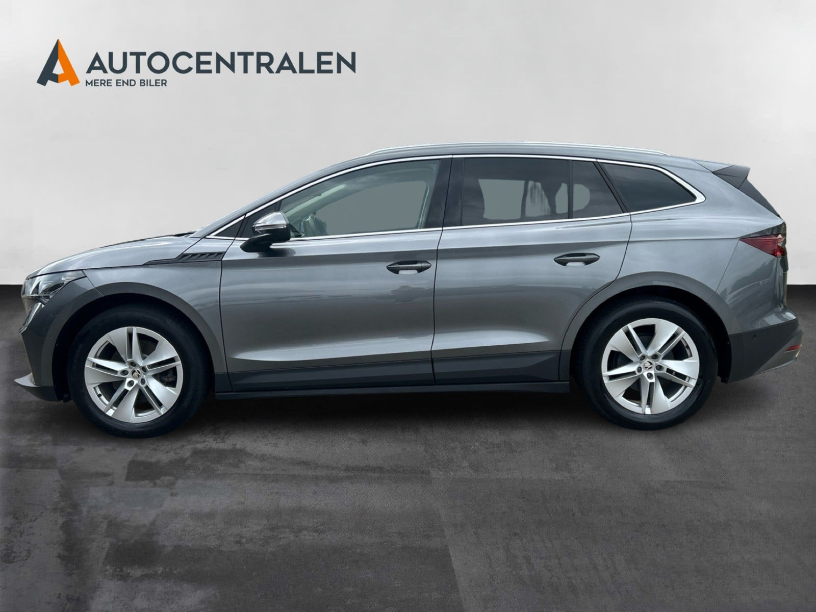 Grå Skoda Enyaq fra 2023